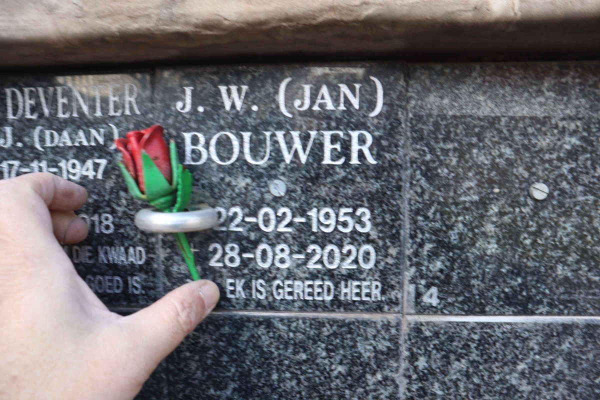 BOUWER J.W. 1953-2020