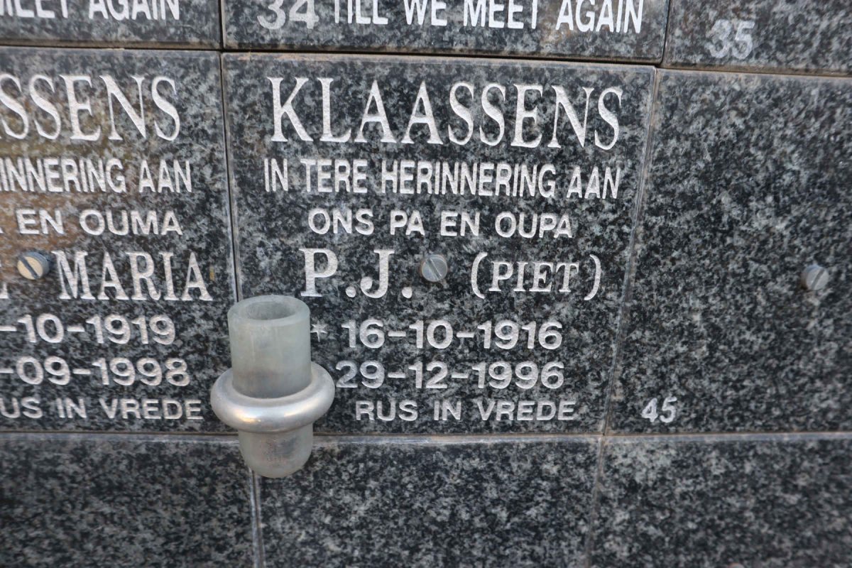 KLAASSENS P.J. 1916-1996