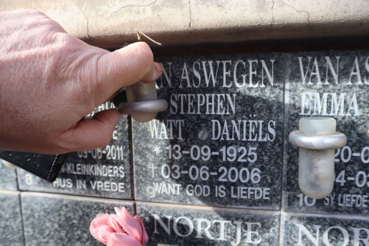 ASWEGEN Stephen Watt Daniels, van 1925-2006