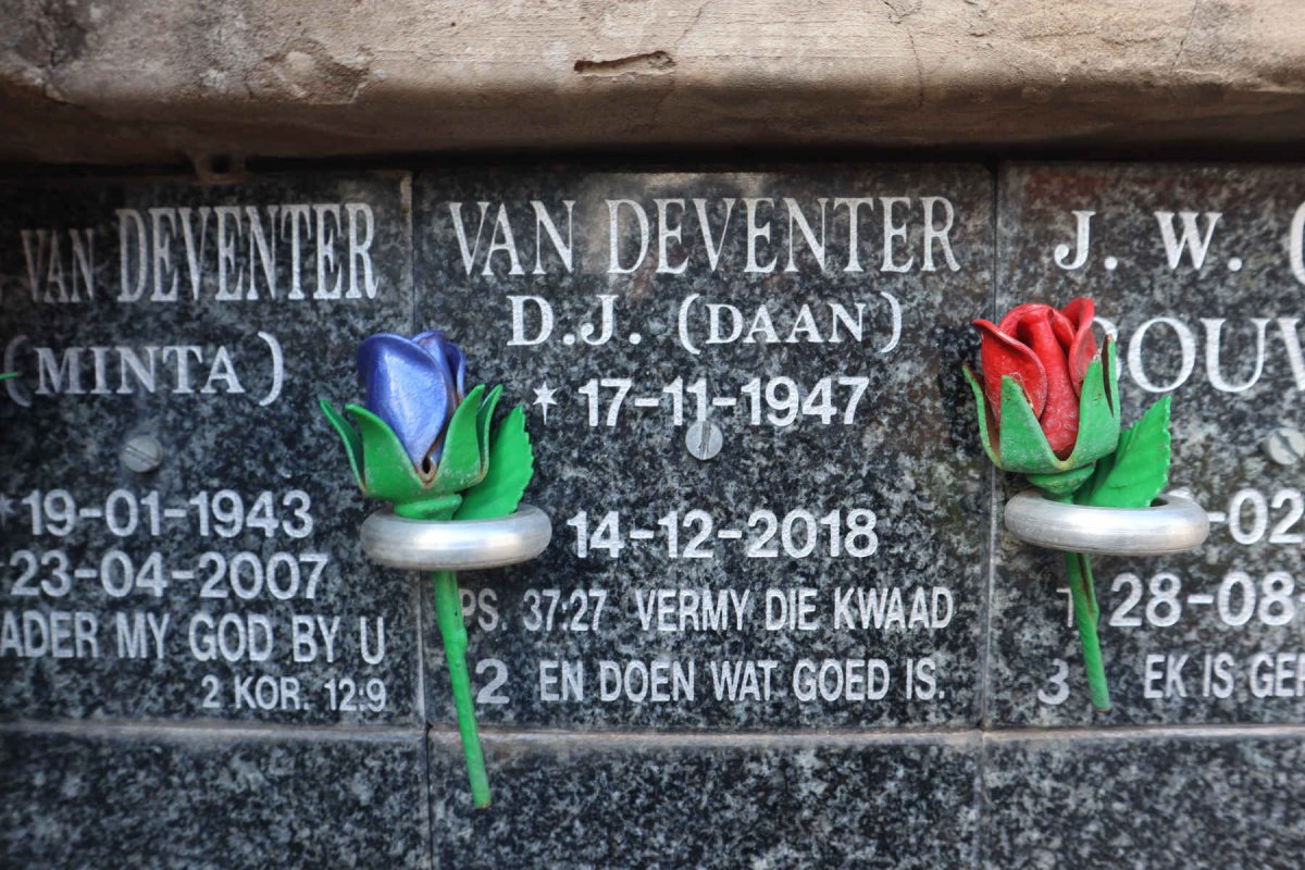 DEVENTER D.J., van 1947-2018