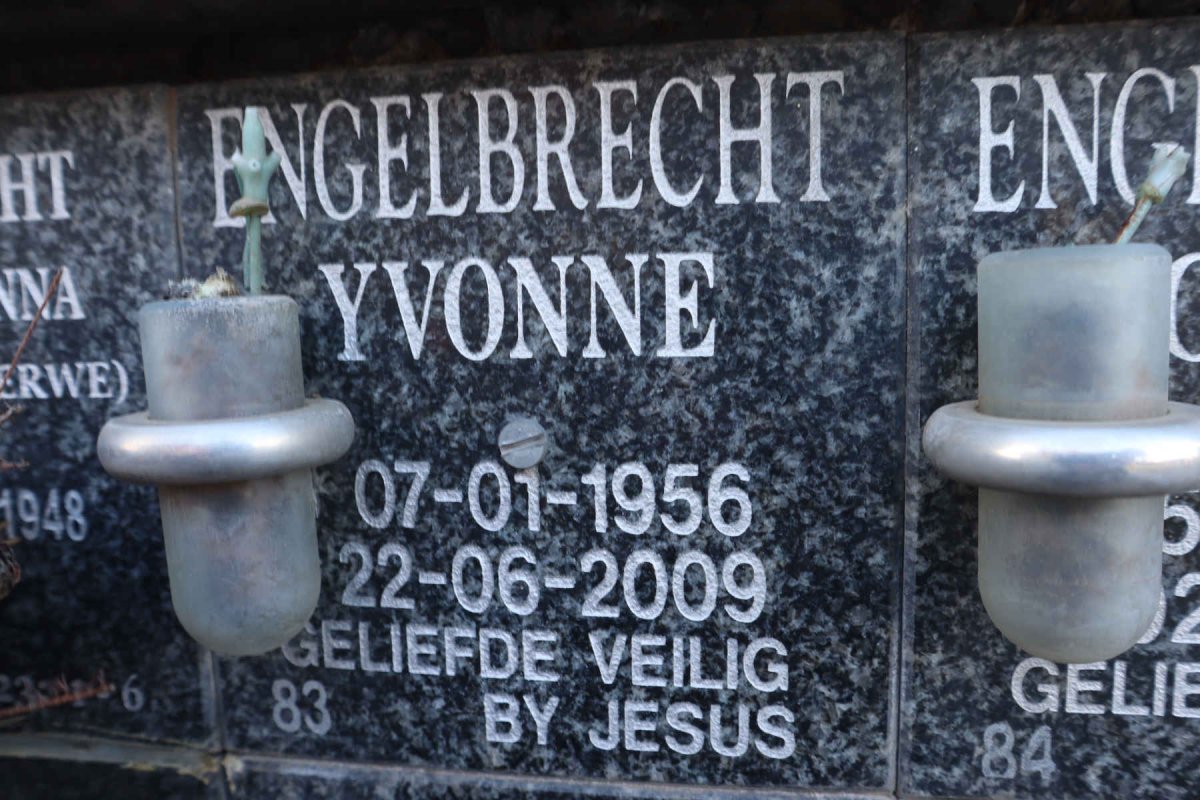 ENGELBRECHT Yvonne 1956-2009