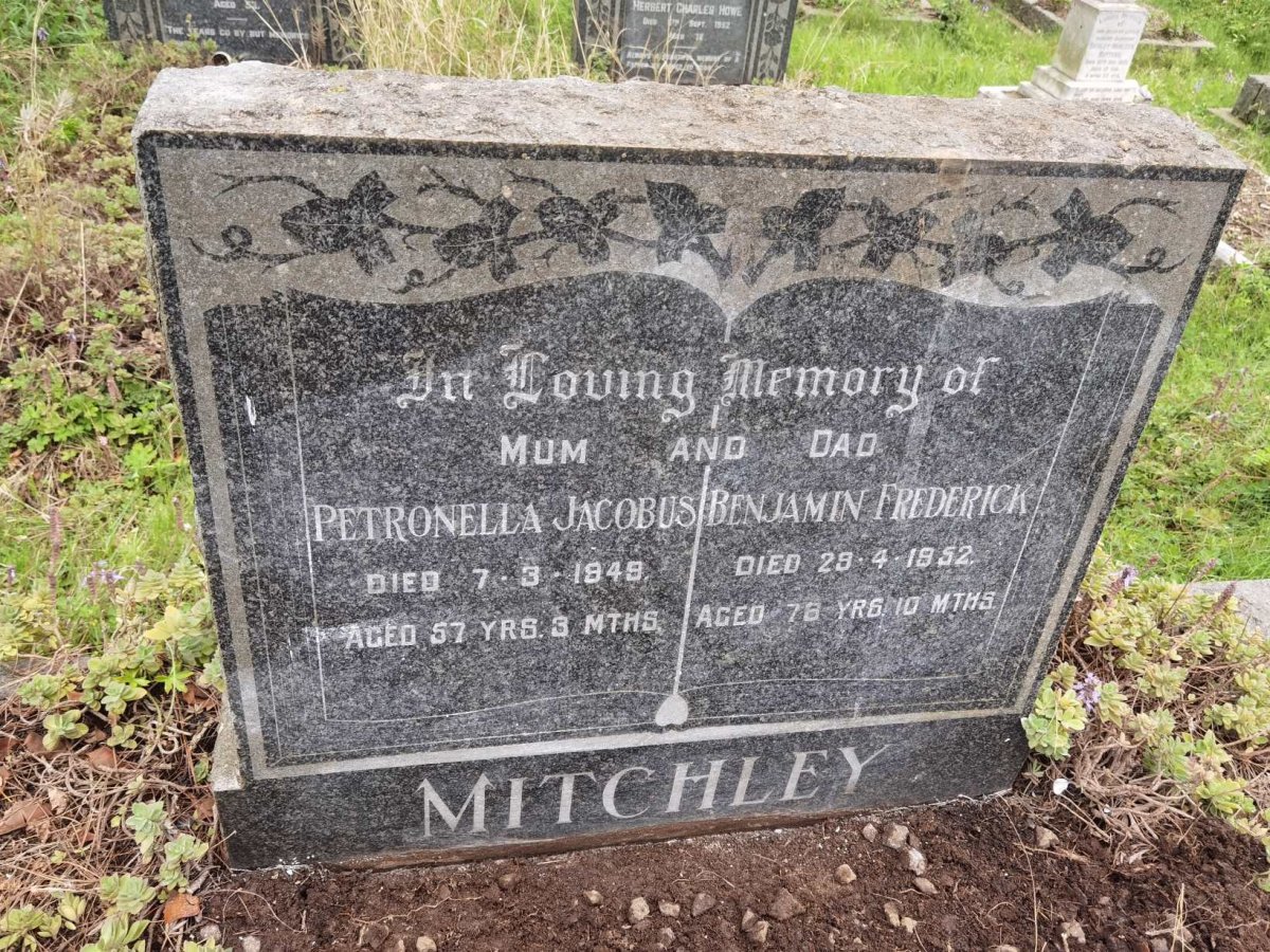 MITCHLEY Benjamin Frederick -1952 &amp; Petronella Jacobus -1949