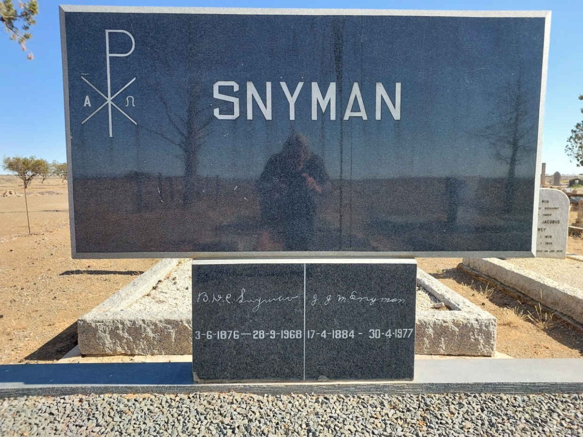 SNYMAN B.N.E. 1876-1968 &amp; J.J.M 1884-1977