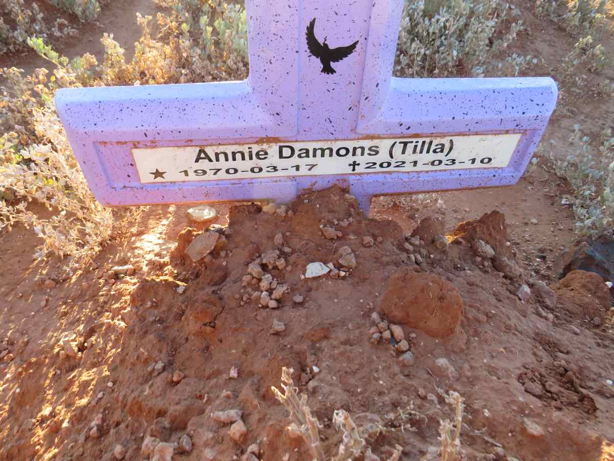 DAMONS Annie 1970-2021