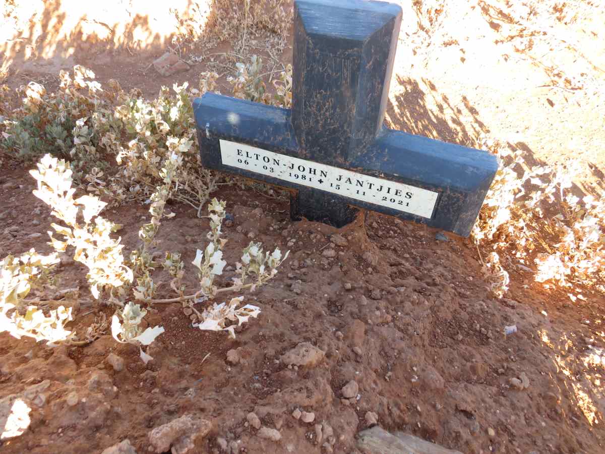 JANTJIES Elton-John 1981-2021