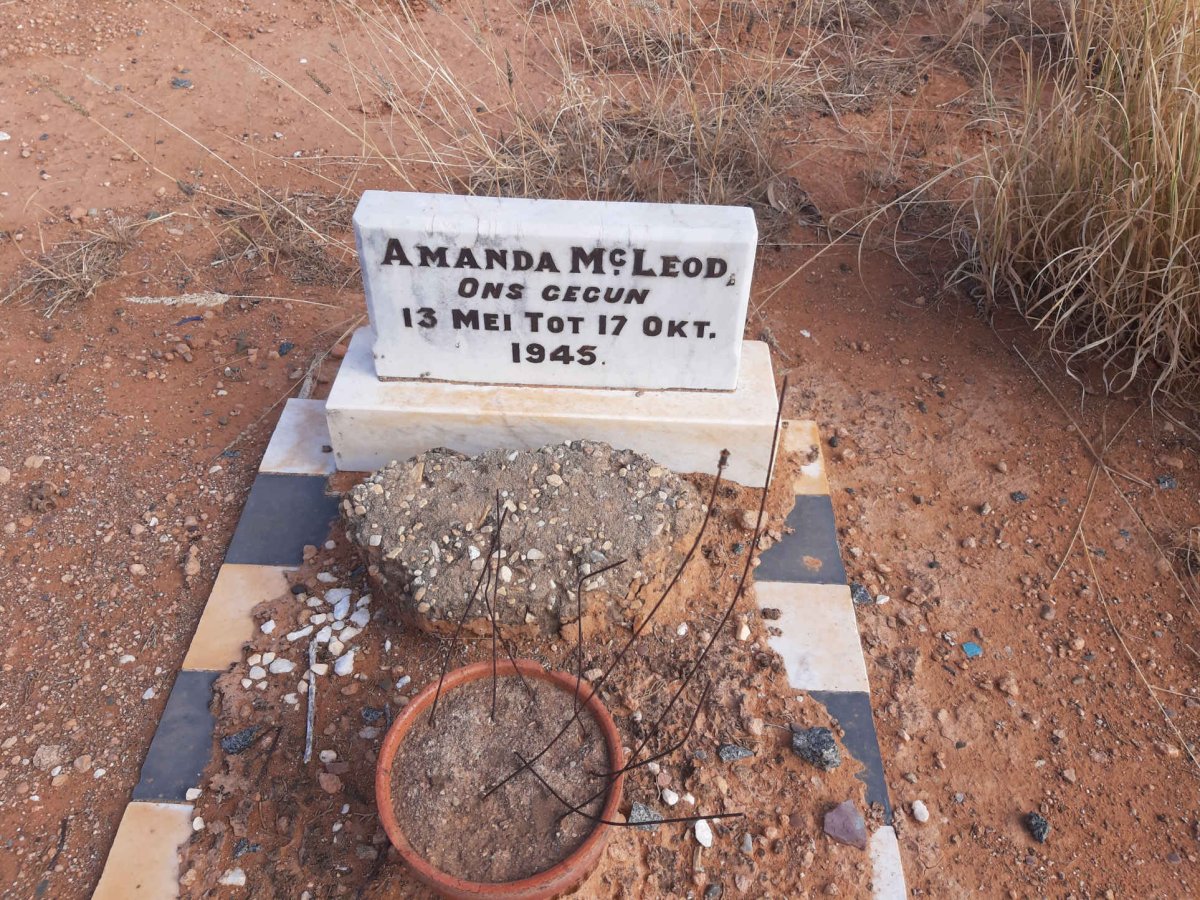 McLEOD Amanda 1945-1945