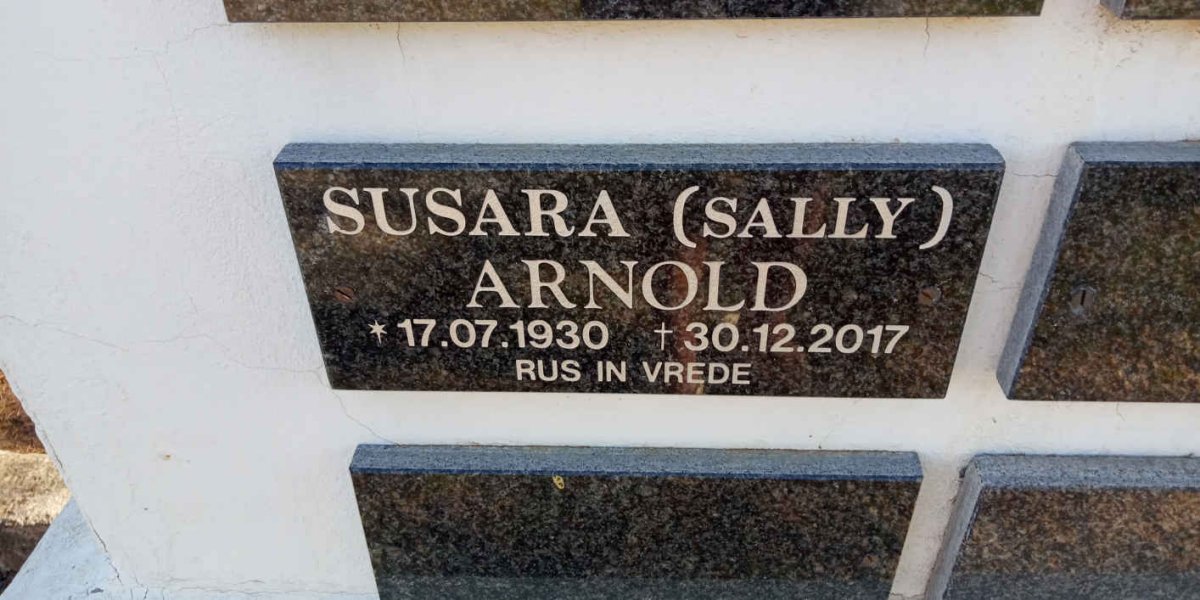 ARNOLD Susara 1930-2017