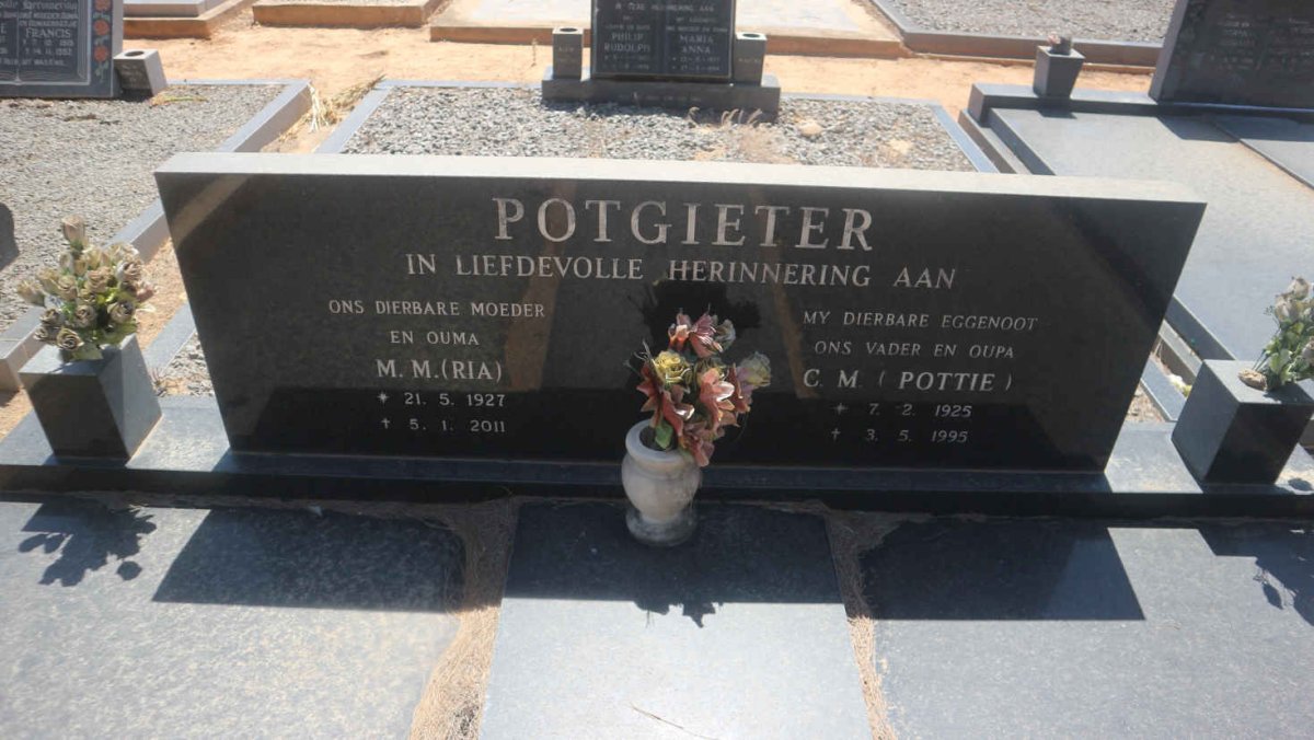 POTGIETER C.M. 1925-1995 &amp; M.M. 1927-2011