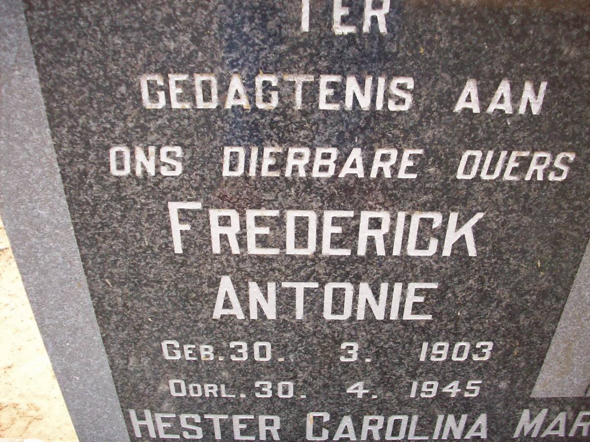 SMITH Frederick Antonie 1903-1945 &amp; Hester Carolina Maria BREWIS 1906-1947
