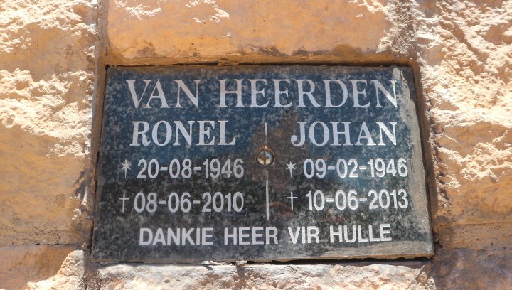 HEERDEN Johan, van 1946-2013 &amp; Ronel 1946-2010