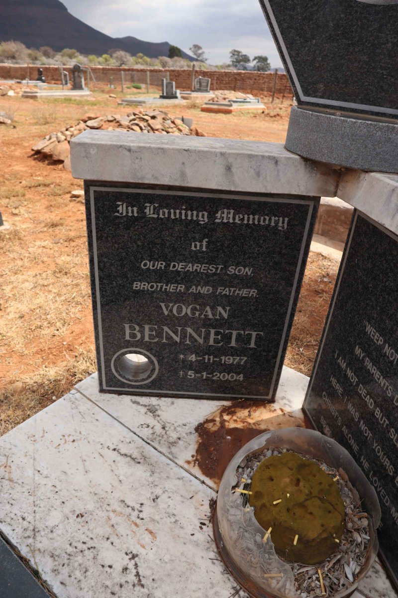 BENNETT Vogan 1977-2004