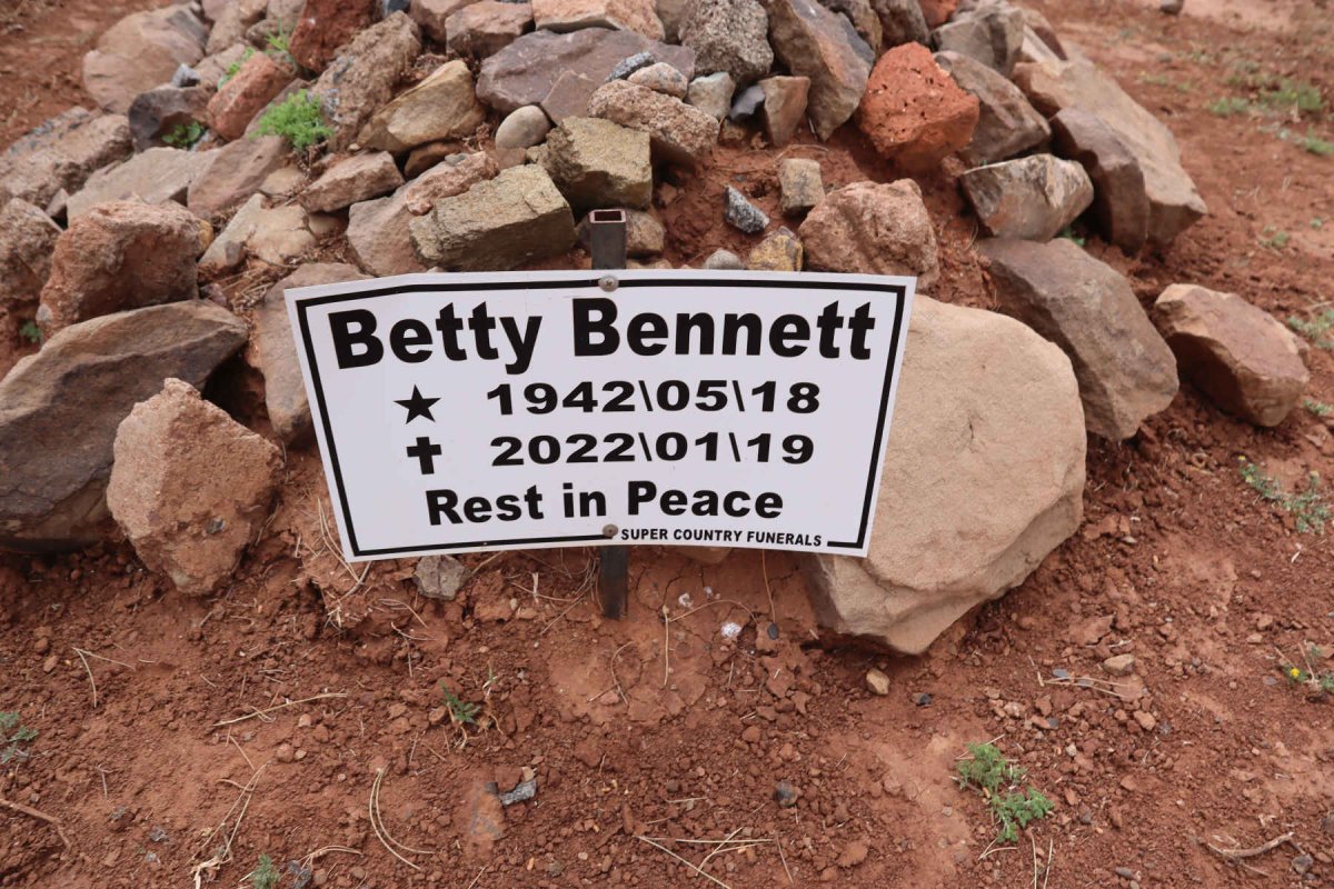 BENNETT Betty 1942-2022