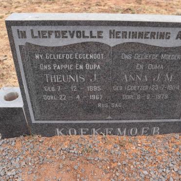 KOEKEMOER Theunis J. 1885-1967 & Anna J.M. COETZER 1904-1979