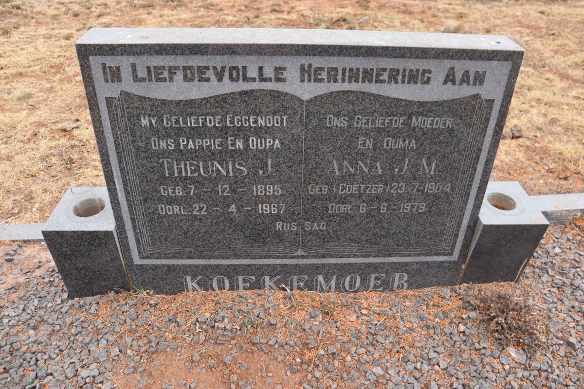KOEKEMOER Theunis J. 1885-1967 & Anna J.M. COETZER 1904-1979