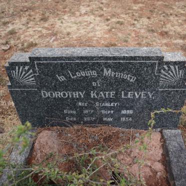 L - Vanne :: Surnames - L
