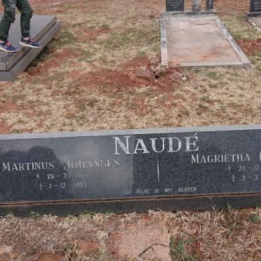 NAUDE Martinus Johannes 1927-1992 & Magrietha Dorothea 1944-1991