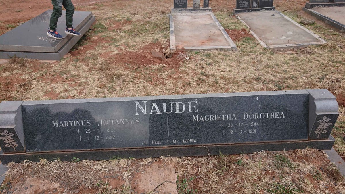 NAUDE Martinus Johannes 1927-1992 & Magrietha Dorothea 1944-1991