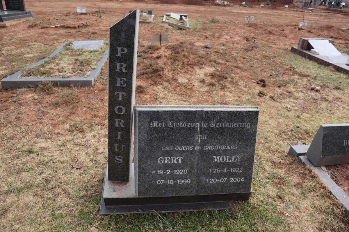 PRETORIUS Gert 1920-1999 & Molly 1922-2004