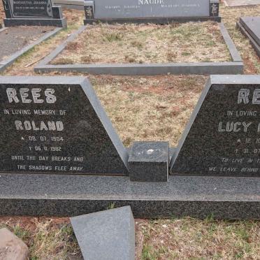 REES Roland 1984-1982 & Lucy Isabel 1905-1987