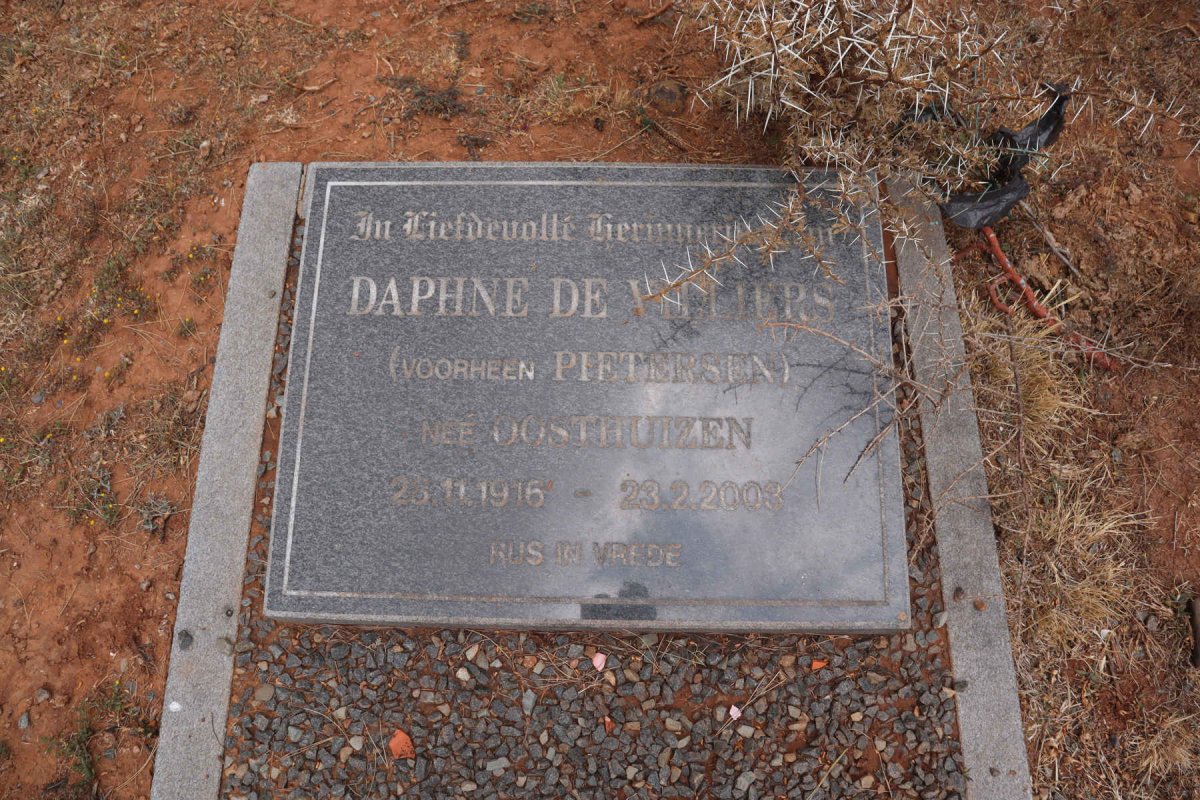 VILLIERS Daphne, de voorheen PIETERSEN nee OOSTHUIZEN 1916-2003