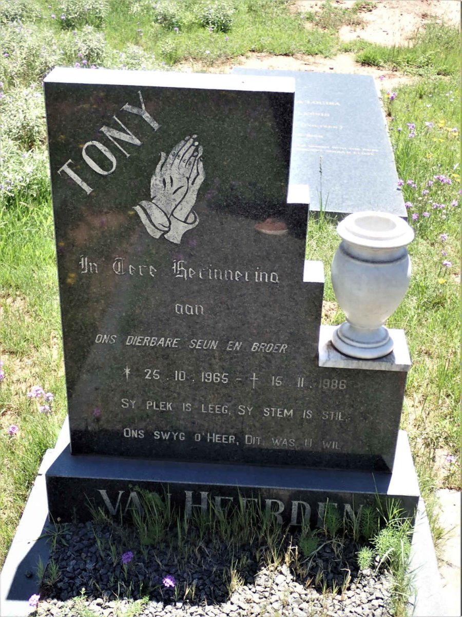 HEERDEN Tony, van 1965-1986