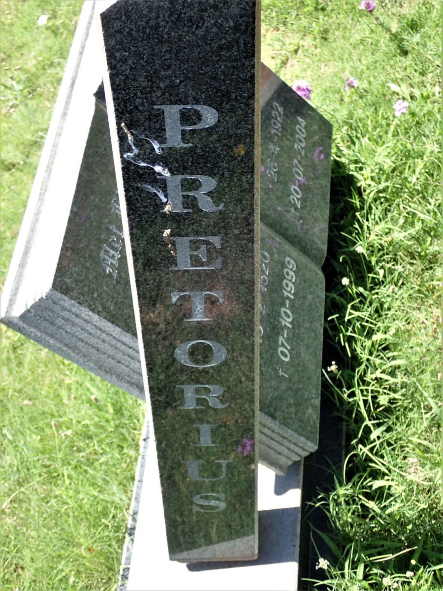PRETORIUS Gert 1920-1999 &amp; Molly 1922-2004