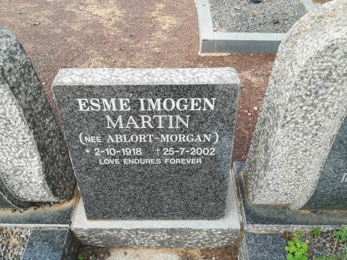 MARTIN Esme Imogen nee ABLORT-MORGAN 1918-2002