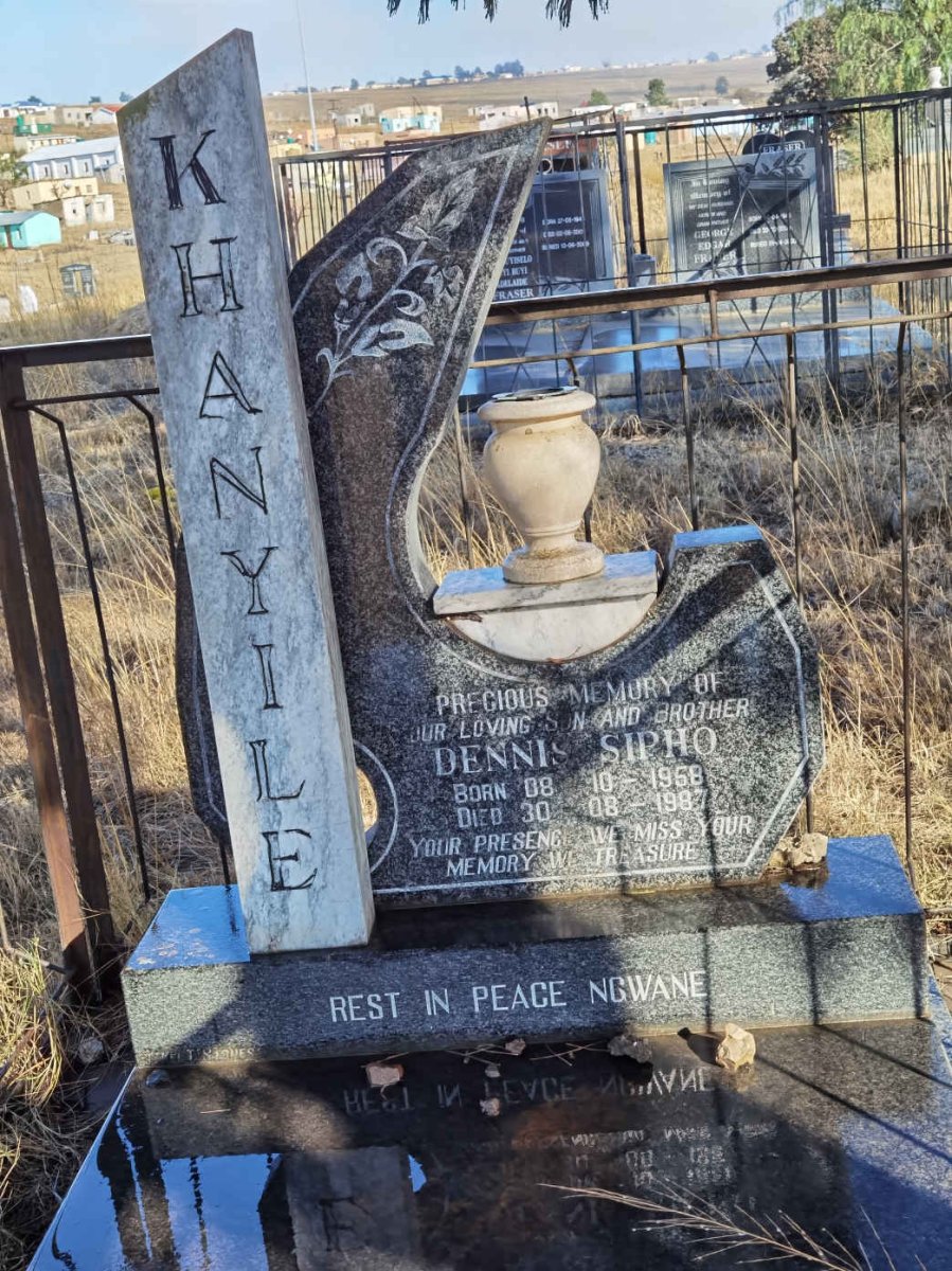 KHANYILE Dennis Sipho 1958-1987