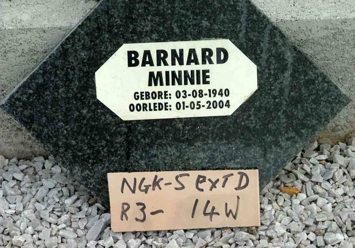 BARNARD Minnie 1940-2004