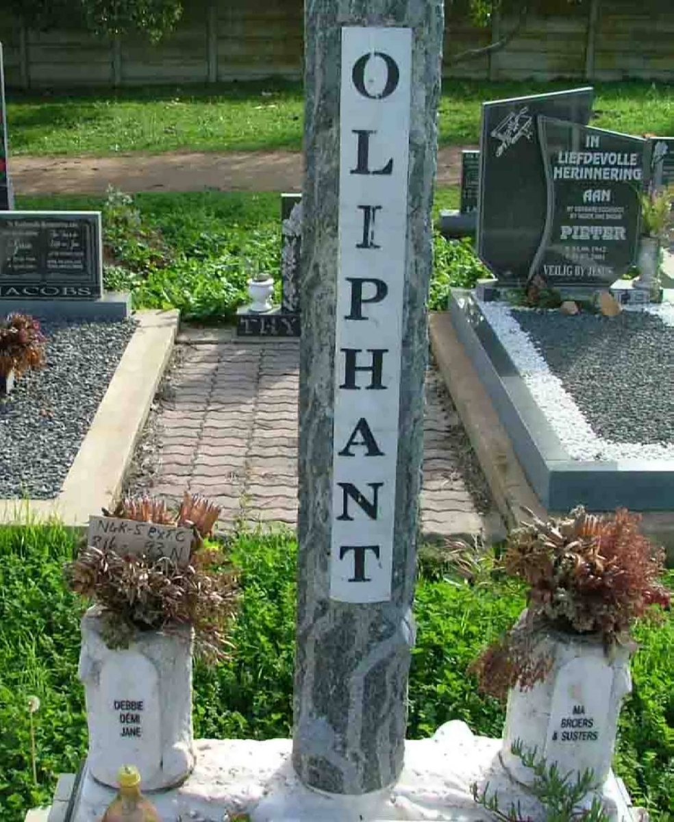 OLIPHANT Jan Jacobus Johannes 1967-2001