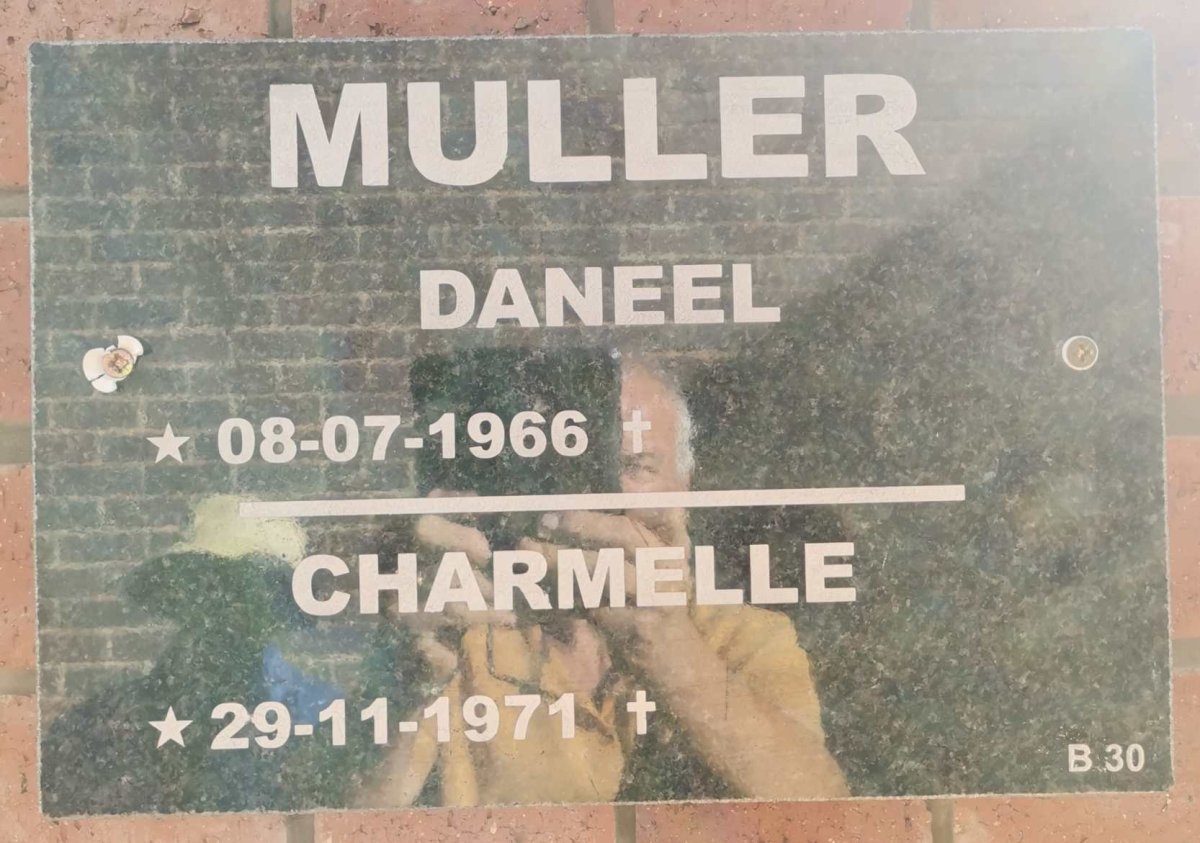 MULLER Daneel 1966- &amp; Charmelle 1971-