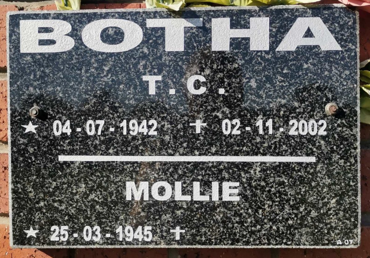 BOTHA T.C. 1942-2002 &amp; Mollie 1945-