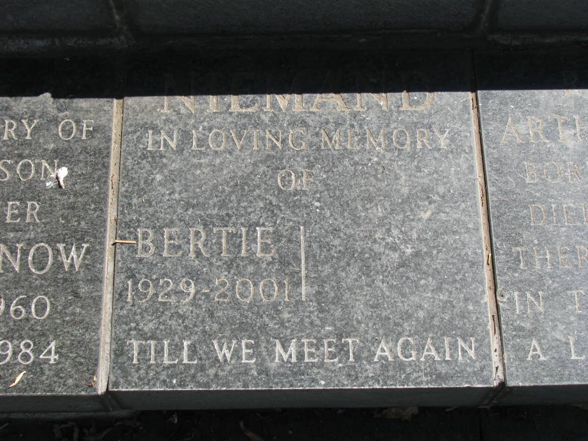 NIEMAND Bertie 1929-2001