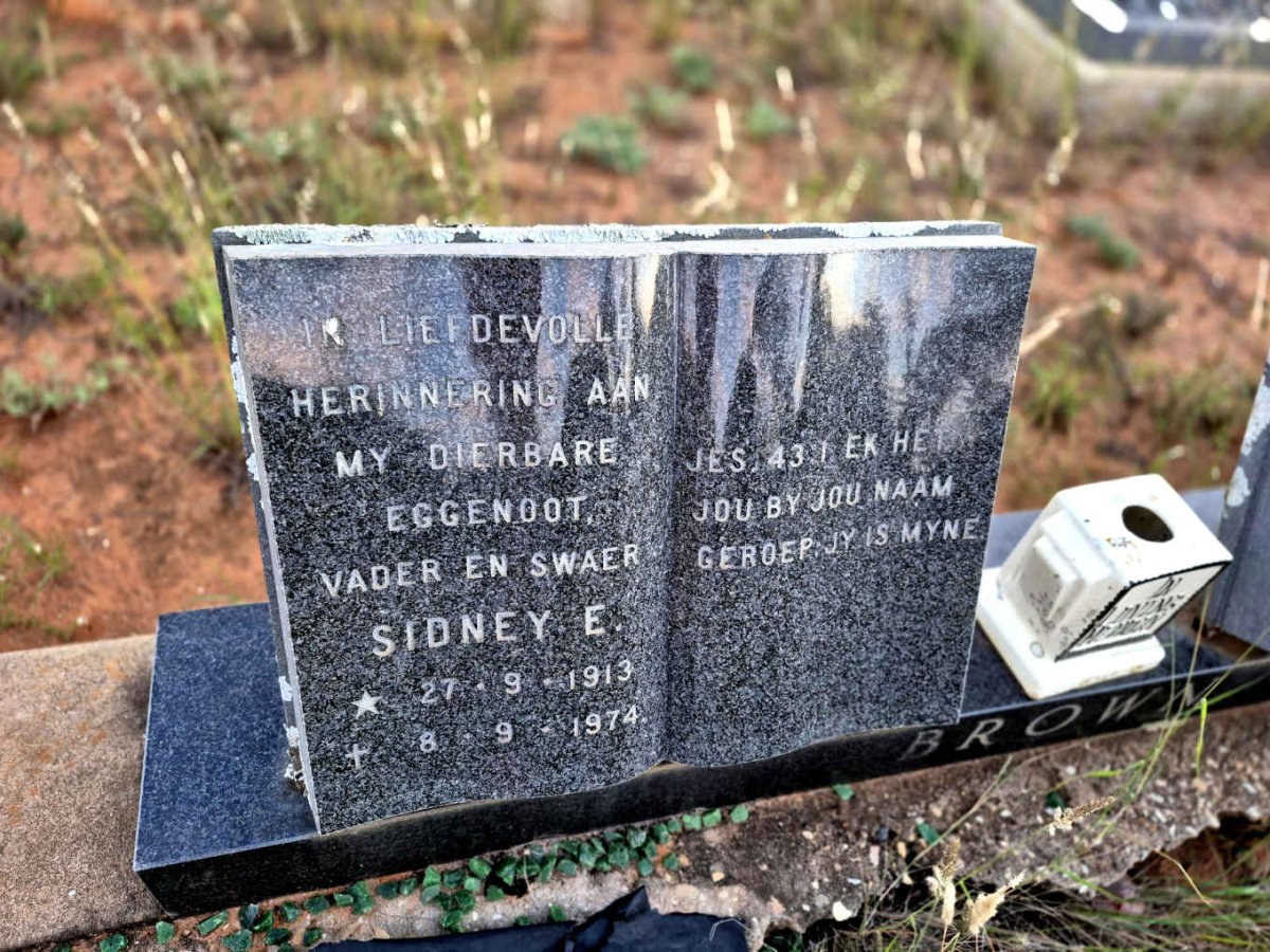 BROWN Sidney E. 1913-1974 & Magdalene Lina BEZUIDENHOUT 1916-2003_1 