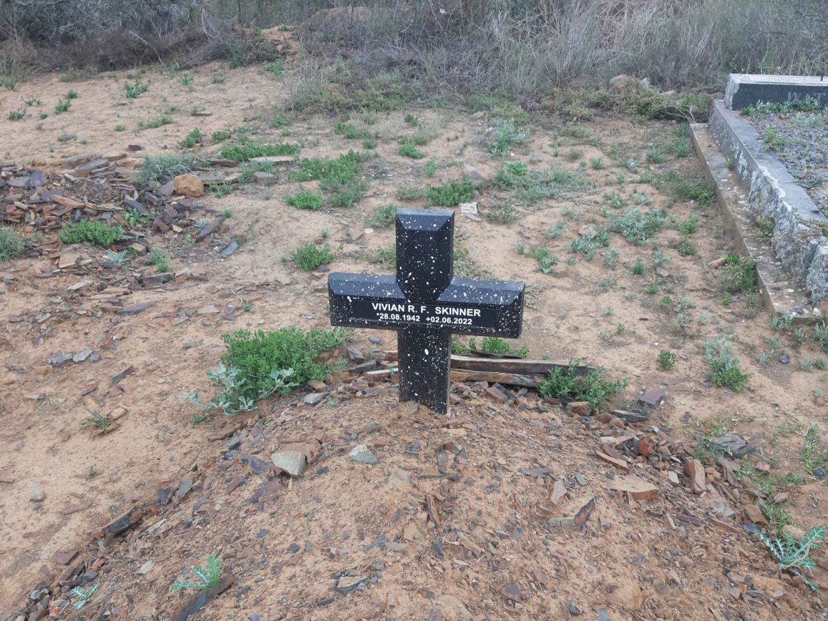 SKINNER Vivian R.F. 1942-2022