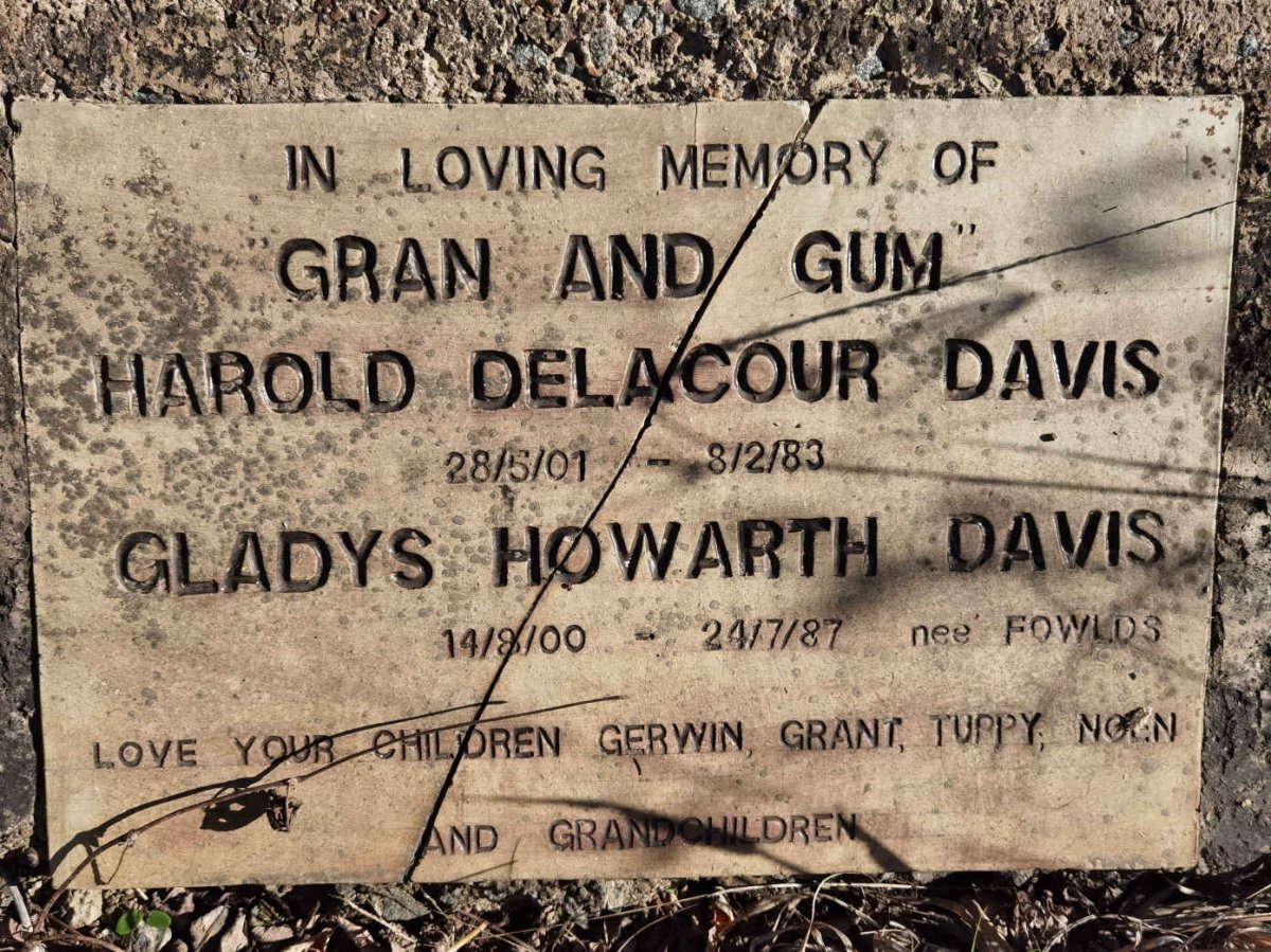 DAVIS Harold Delacour 1901-1983 &amp; Gladys Howarth FOWLDS 1900-1987