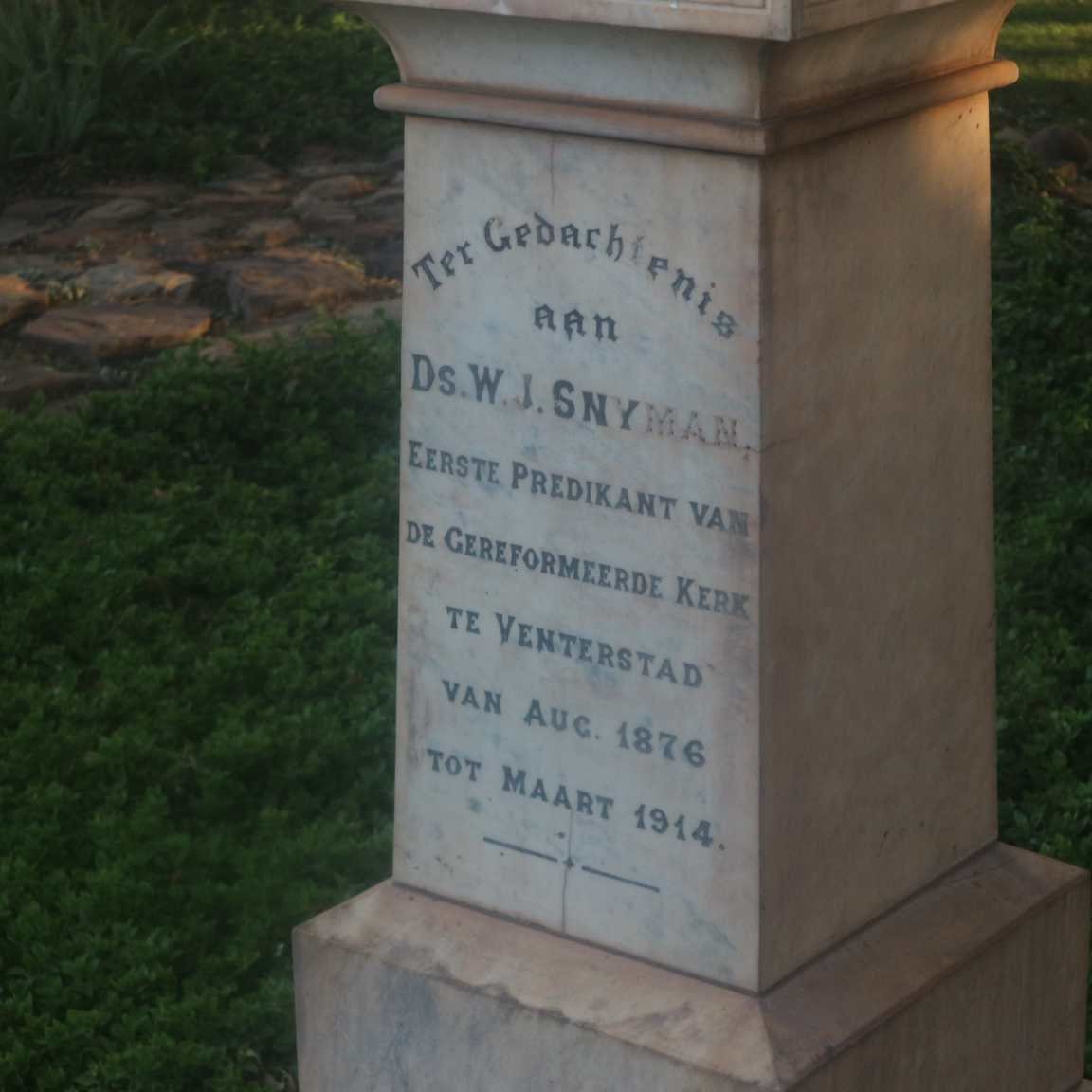 3.  Gedenksuil - Ds. W.J. SNYMAN