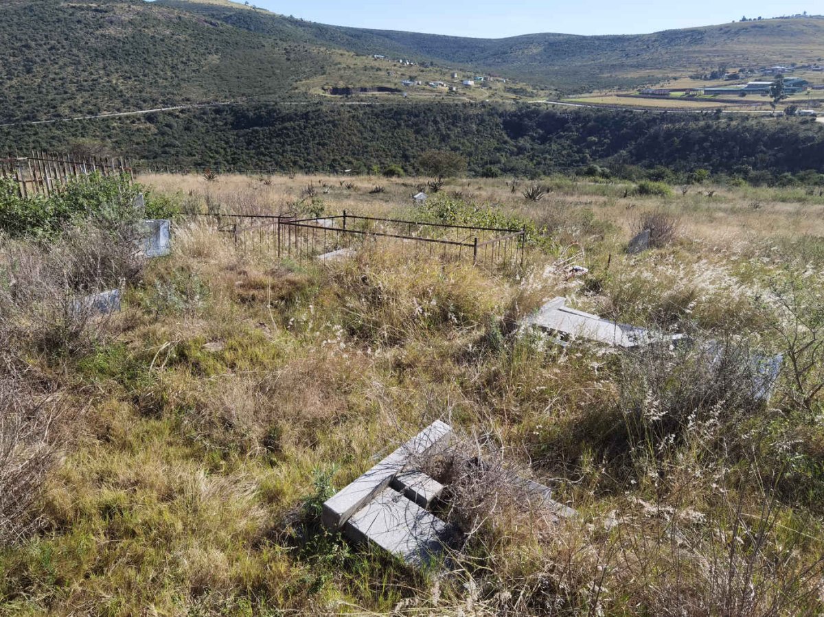 08. Upper section of the Tyatyora cemetery looking across to the road approaching Healdtown 