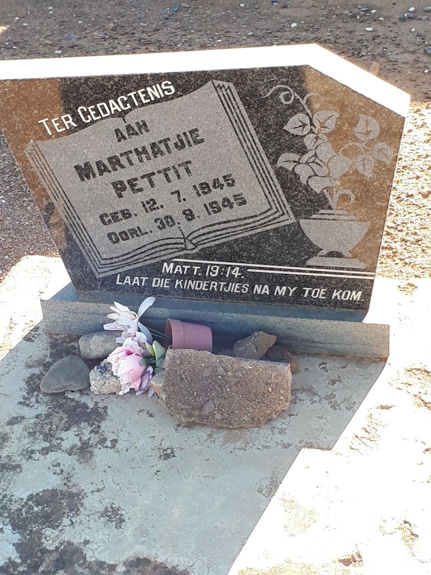 PETTIT Marthatjie 1945-1945