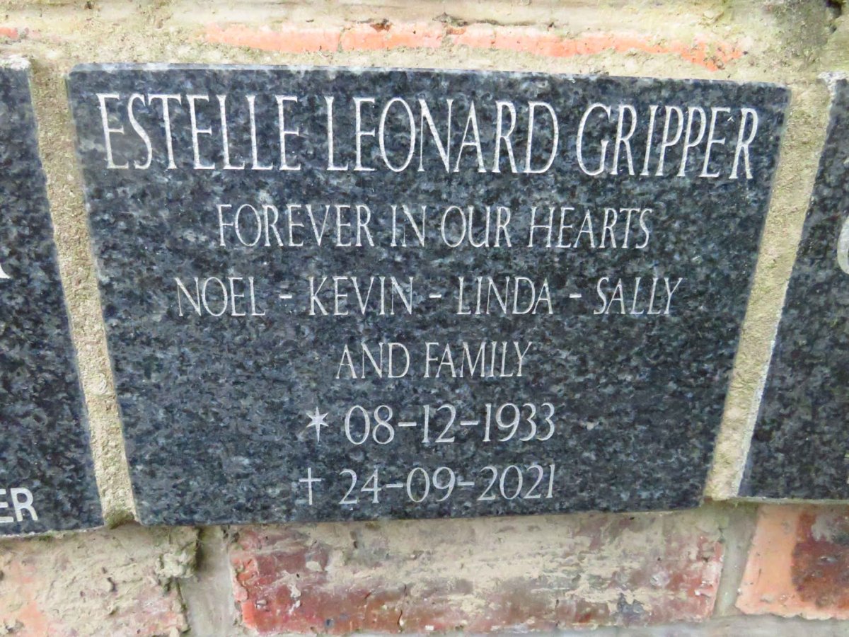 GRIPPER Estelle Leonard 1933-2021