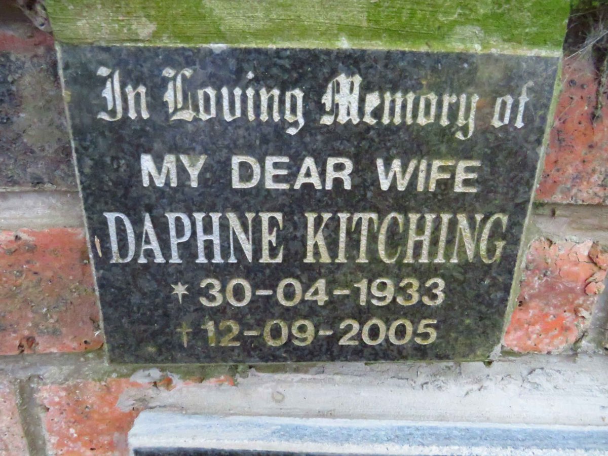 KITCHING Daphne 1933-2005