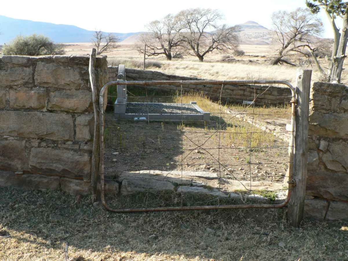 1. Entrance to the cemetery